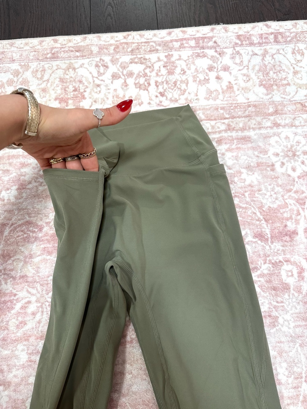 SET 🥑 Workout Army Green Pants & Top - Picture 7 of 12